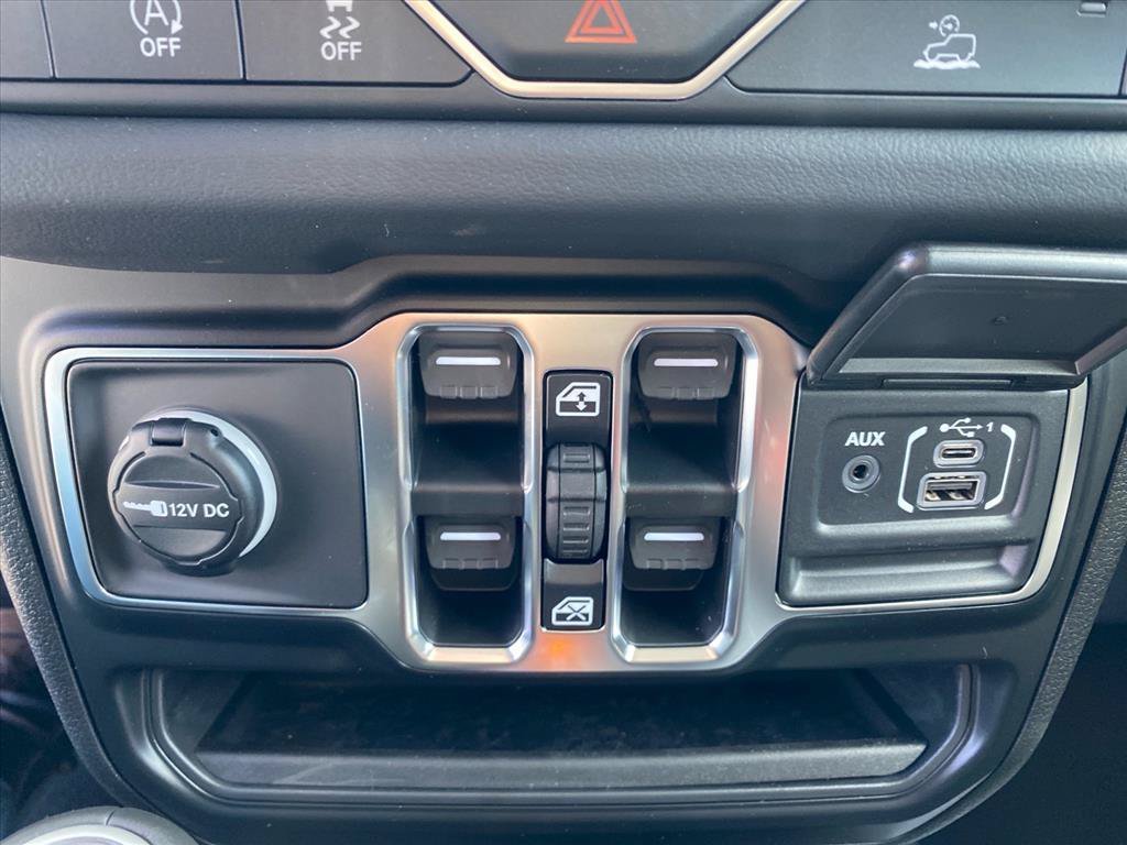 New 2026 Jeep Wrangler Unlimited Sahara w/ Technology Group AWD/4WD image 9