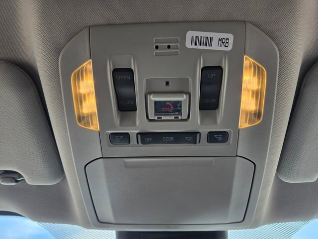 Used 2022 Toyota Highlander XLE AWD/4WD image 25