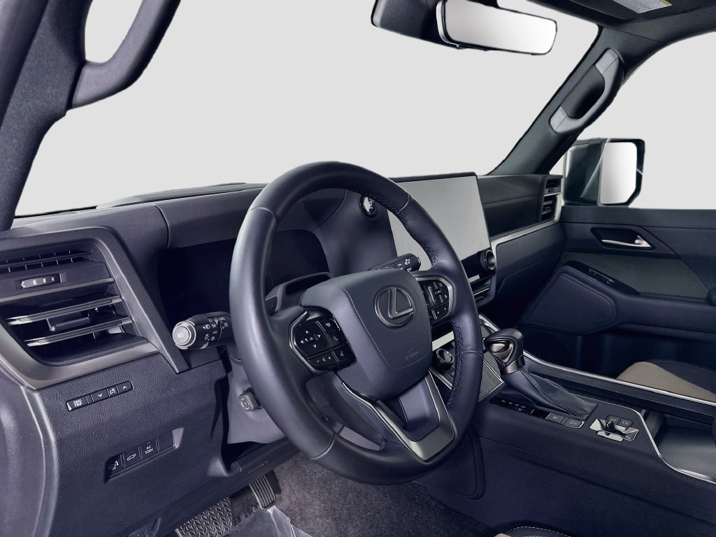 Used 2024 Lexus GX 550 AWD/4WD image 4