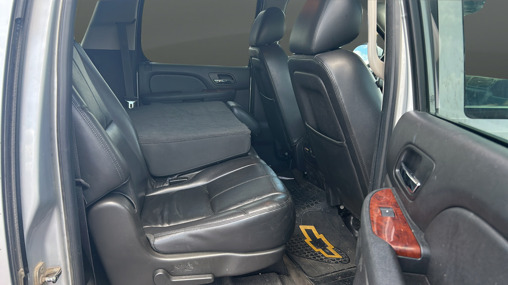 Used 2014 Chevrolet Suburban LT AWD/4WD image 17