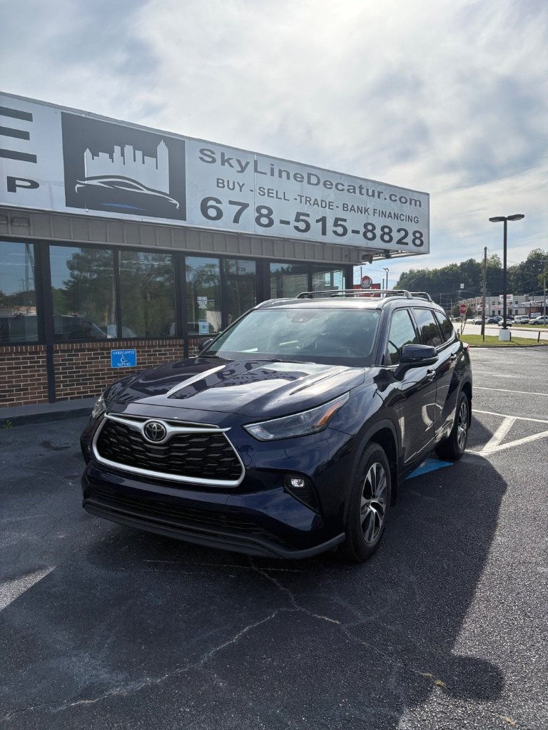 Used 2022 Toyota Highlander XLE AWD/4WD image 1