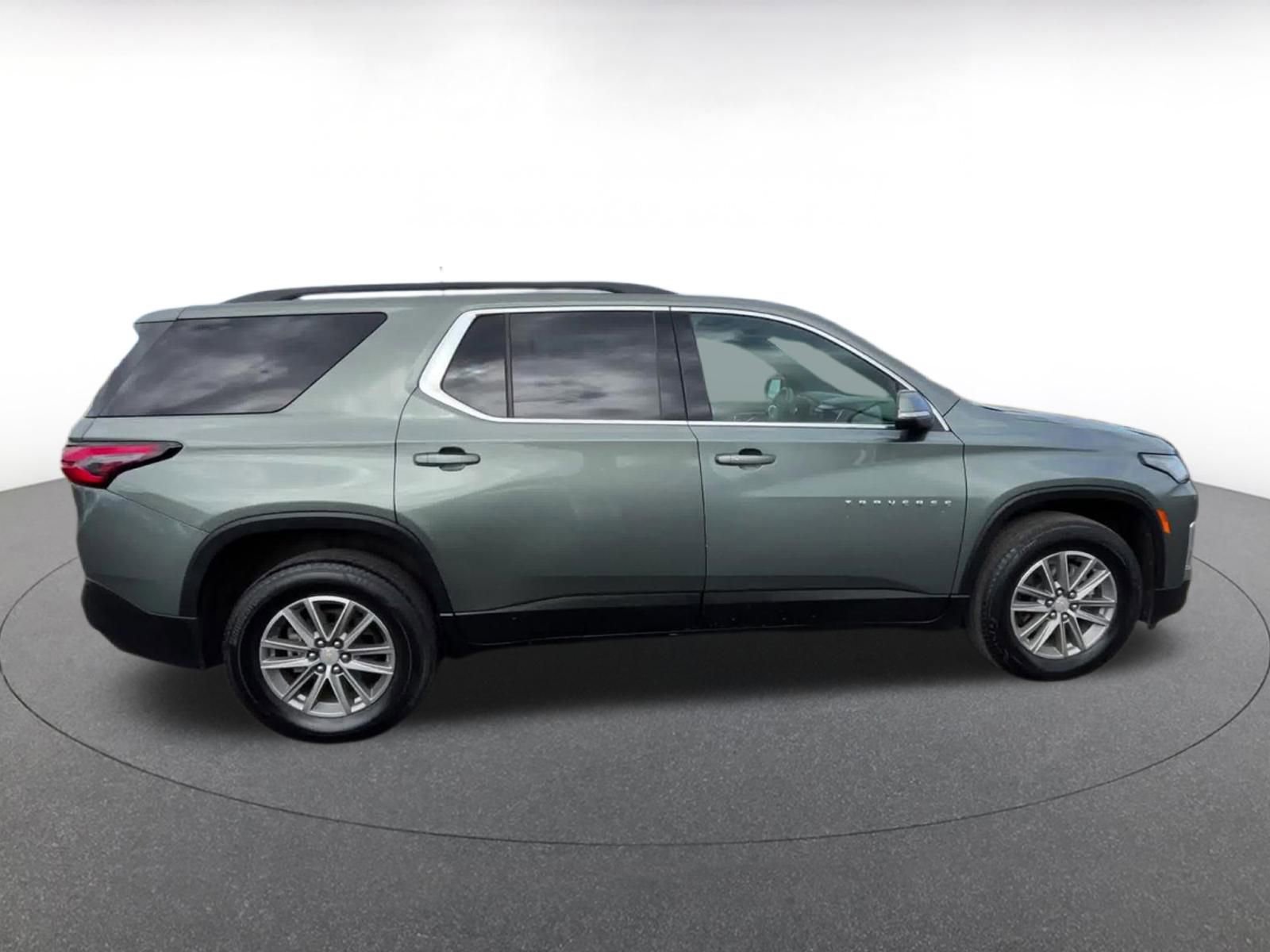 Used 2023 Chevrolet Traverse LT image 16