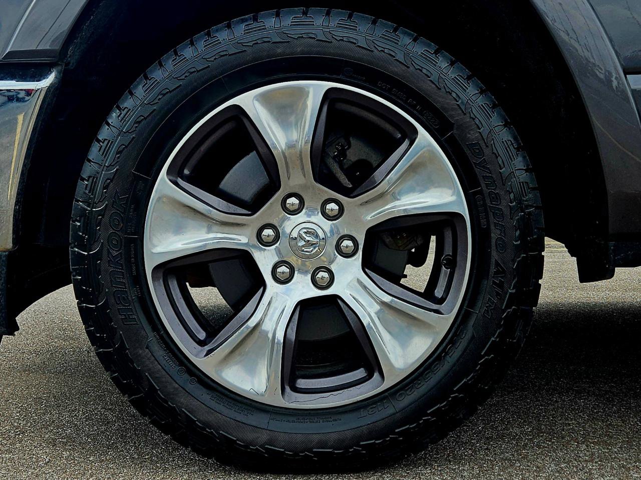 Used 2019 RAM 1500 Laramie AWD/4WD image 29