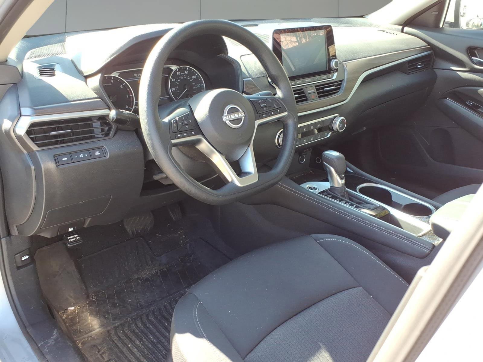 Used 2023 Nissan Altima 2.5 SV image 9