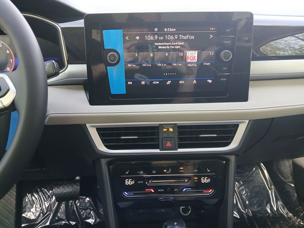 New 2026 Volkswagen Taos SE FWD image 18