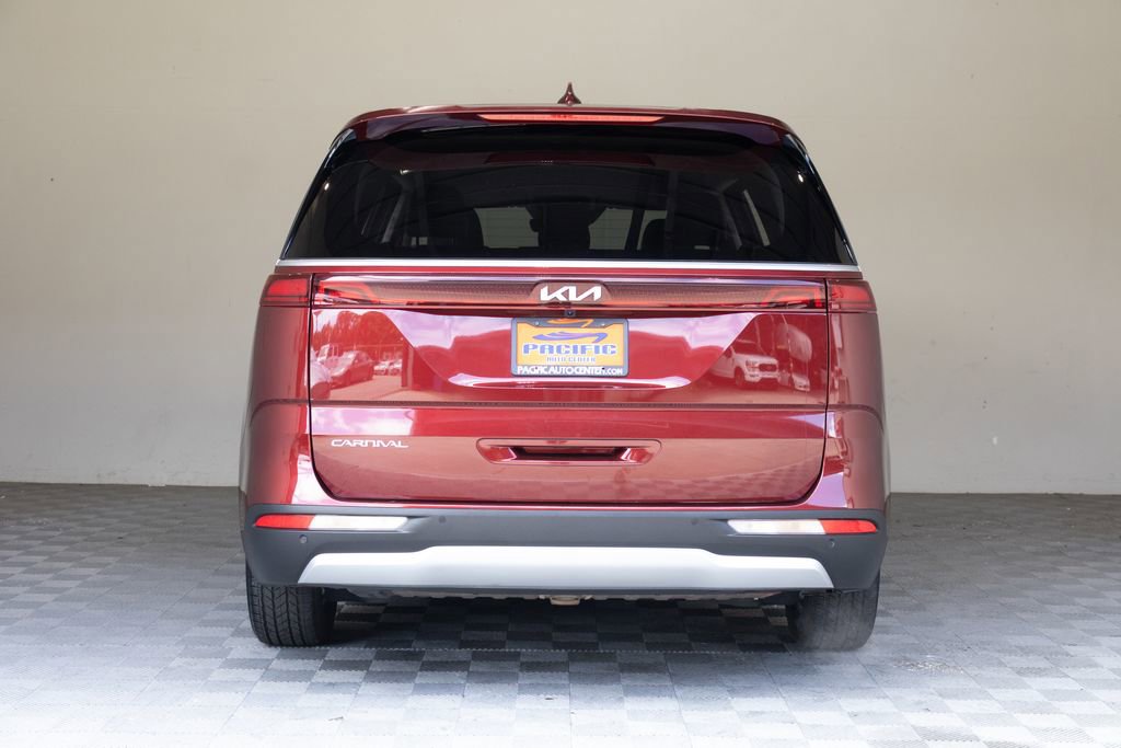 Used 2024 Kia Carnival LX FWD image 11