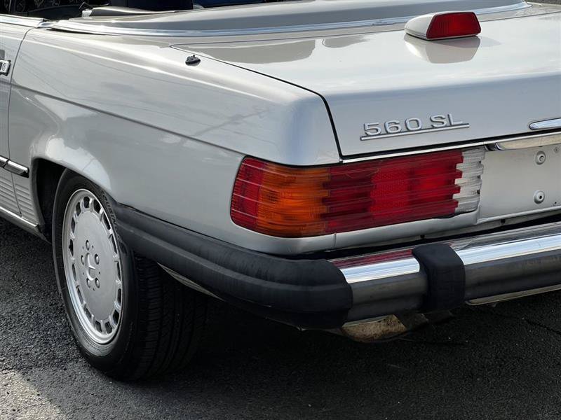 Used 1987 Mercedes-Benz 560 SL image 6