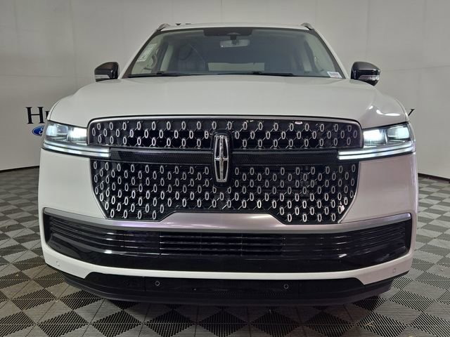 New 2025 Lincoln Navigator Reserve image 2
