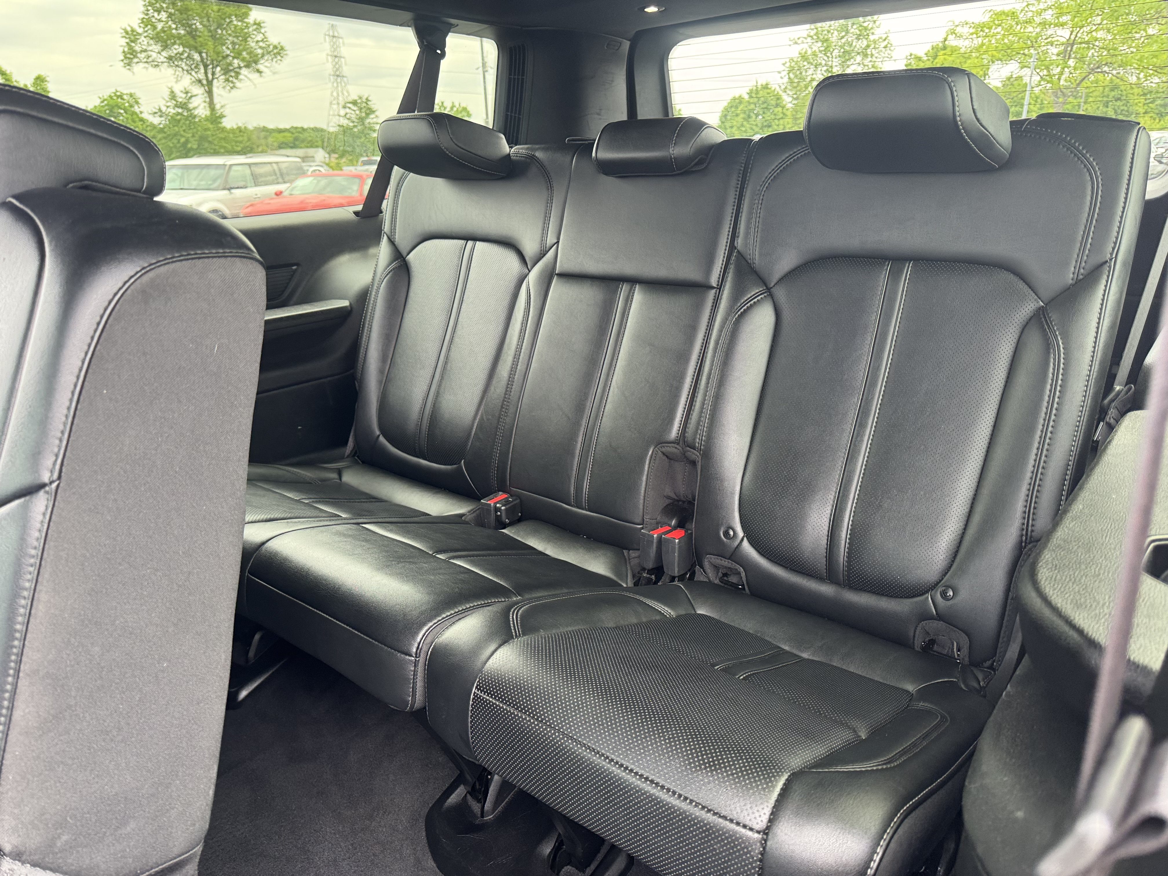 Used 2024 Jeep Wagoneer L Series III w/ Flexible Seating Group AWD/4WD image 17
