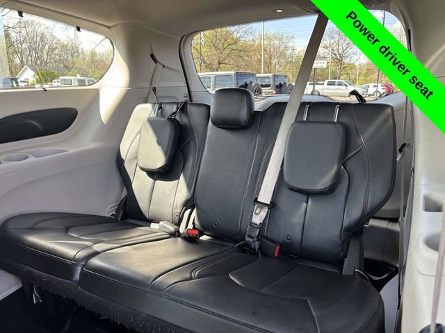 Used 2019 Chrysler Pacifica Touring-L image 27