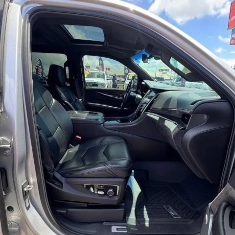 Used 2017 Cadillac Escalade ESV Platinum AWD/4WD image 17
