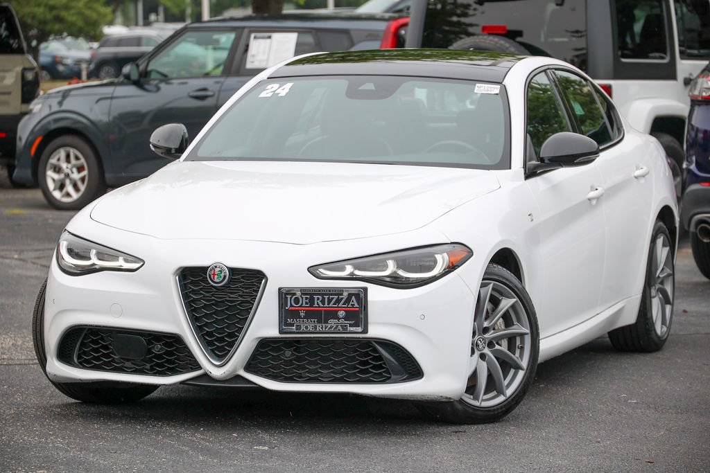 Used 2024 Alfa Romeo Giulia Ti AWD/4WD image 23