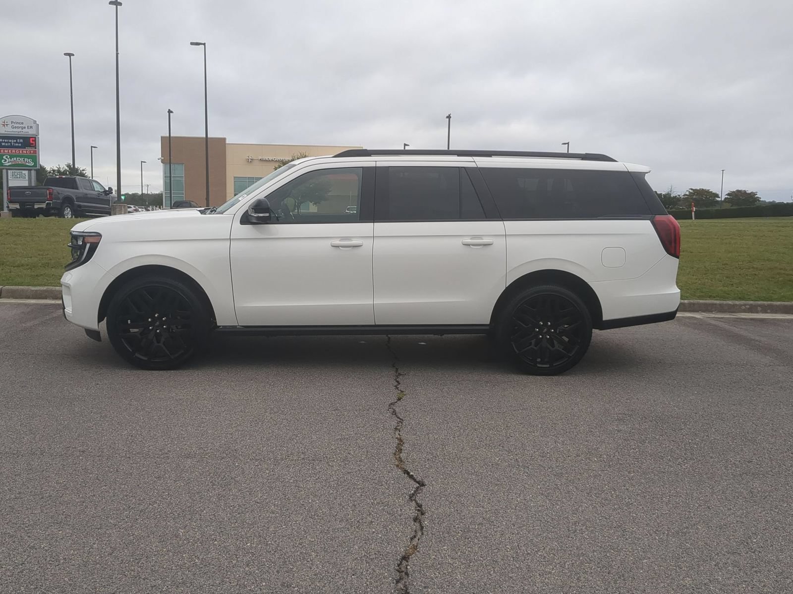 New 2027 Ford Expedition Max Platinum w/ Stealth Performance Package AWD/4WD image 6