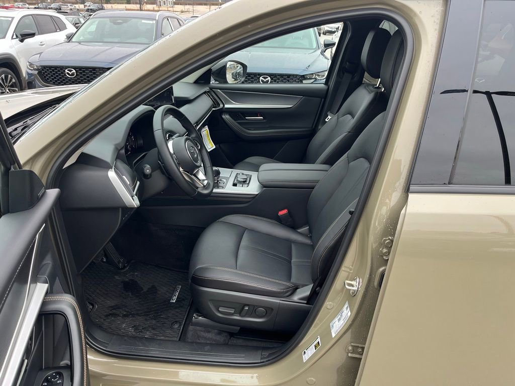Used 2025 MAZDA CX-70 Plug-In Hybrid w/ Premium Pkg image 11