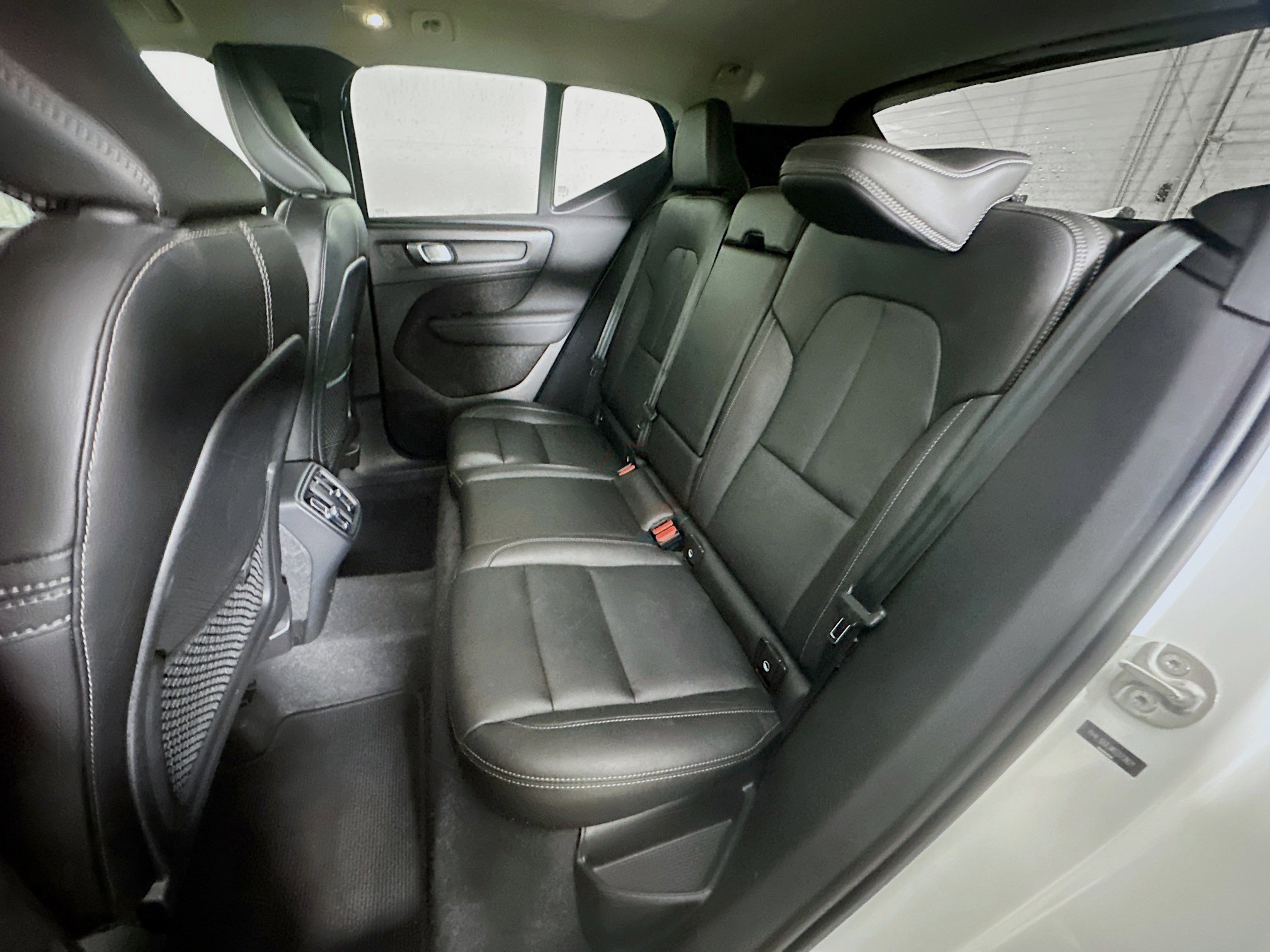 Used 2024 Volvo XC40 B5 Plus w/ Climate Package image 26