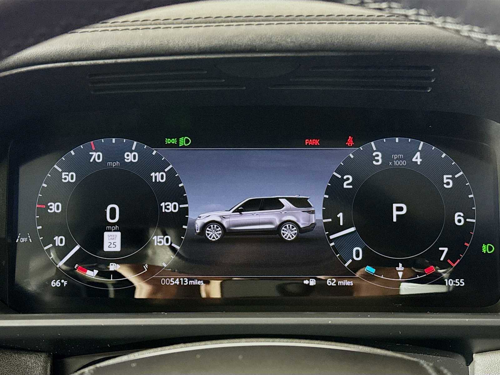 Used 2024 Land Rover Discovery Metropolitan Edition image 12