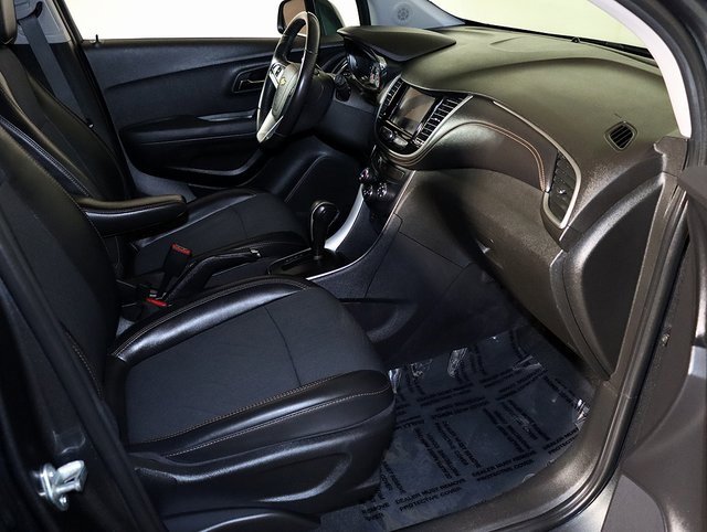 Used 2020 Chevrolet Trax LT w/ LT Convenience Package image 32