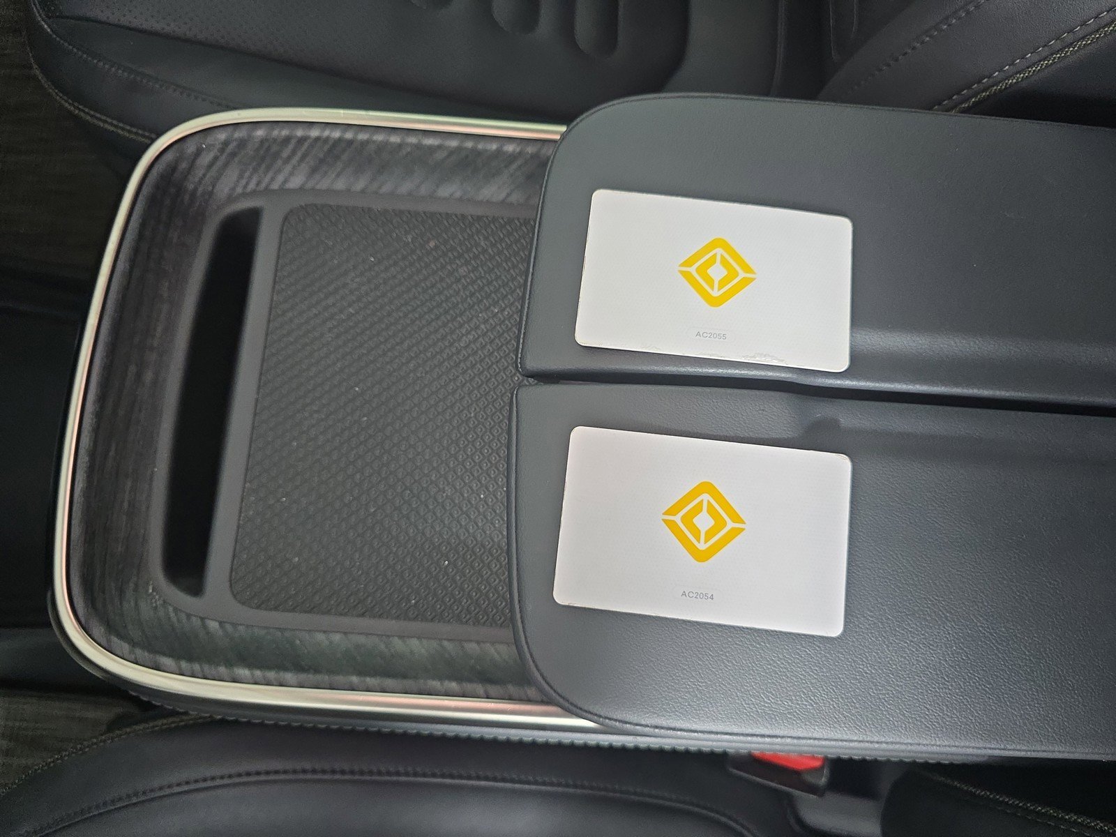 Used 2022 Rivian R1S Launch Edition AWD/4WD image 31