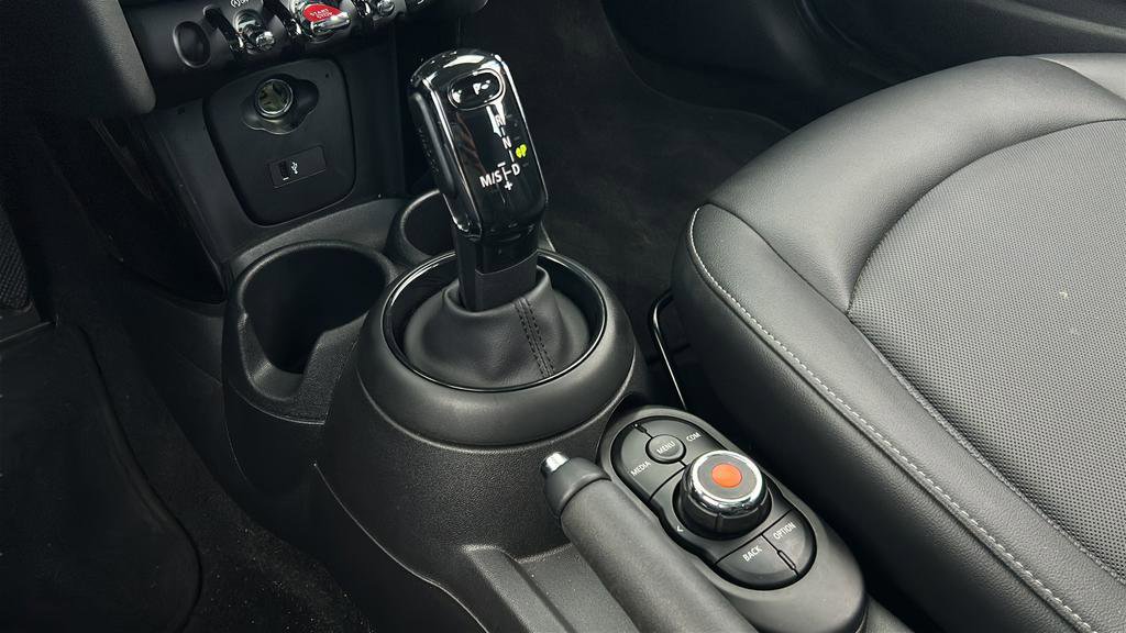 Used 2021 MINI Cooper 2-Door Hardtop image 22