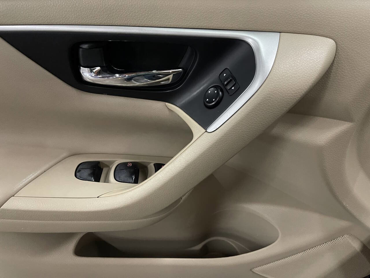 Used 2017 Nissan Altima 2.5 SV image 23