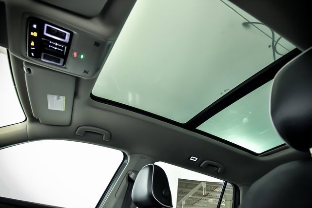 Certified 2025 Volkswagen Atlas SEL Premium R-Line image 8