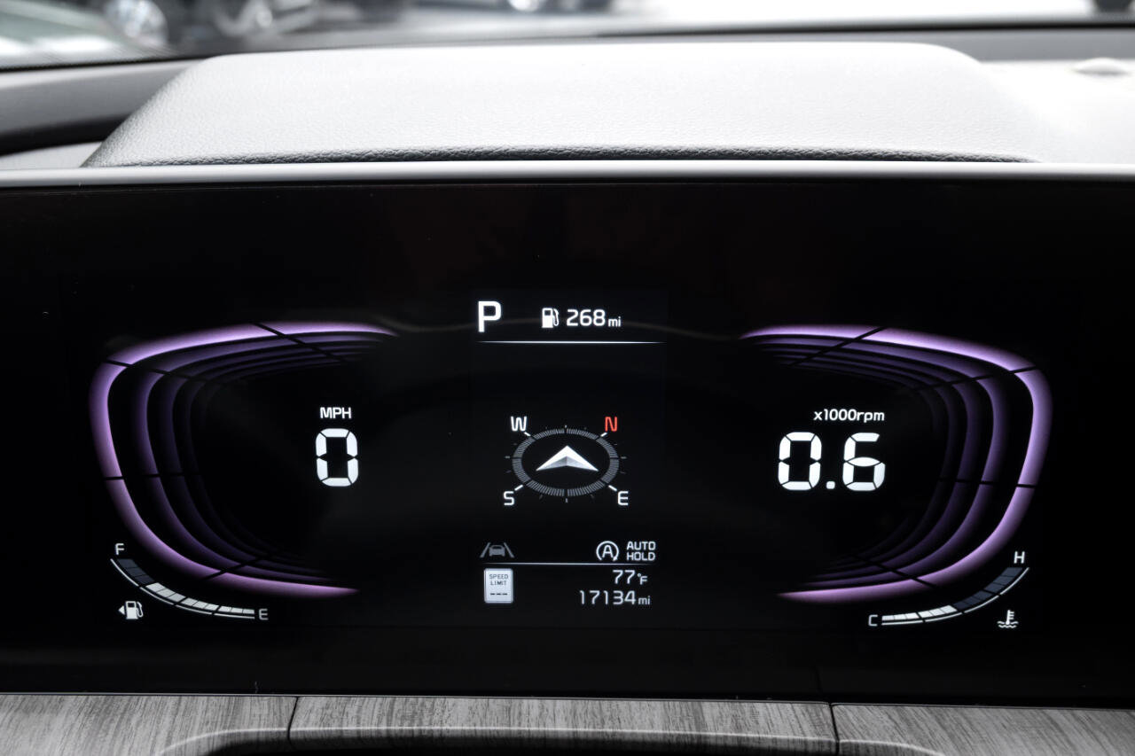 Used 2024 Kia Telluride EX w/ EX Captain's Chair Package image 3