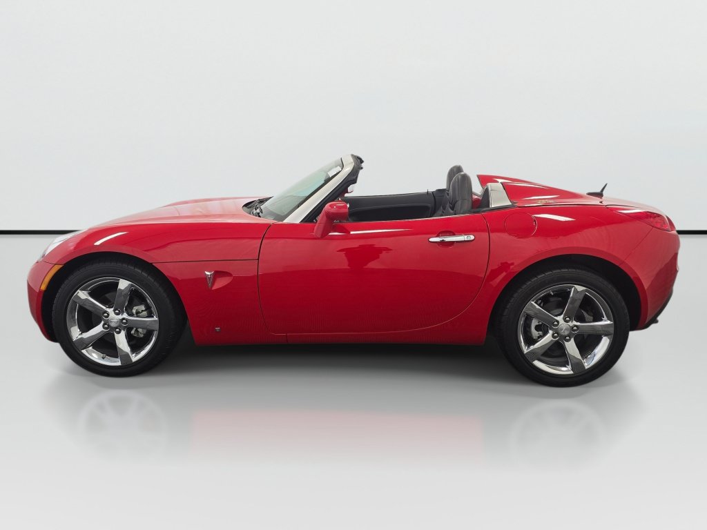 Used 2009 Pontiac Solstice GXP w/ Club Sport Package RWD image 2