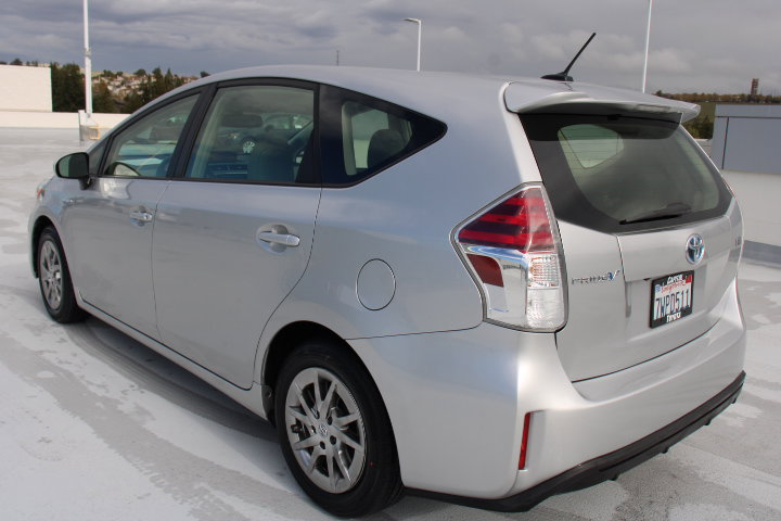 Used 2017 Toyota Prius V Five image 5