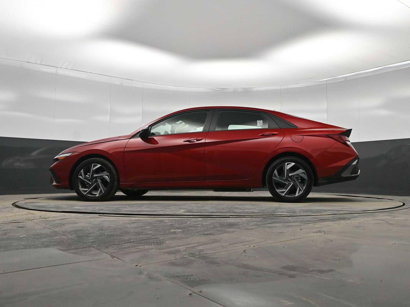 Certified 2025 Hyundai Elantra Sport image 33