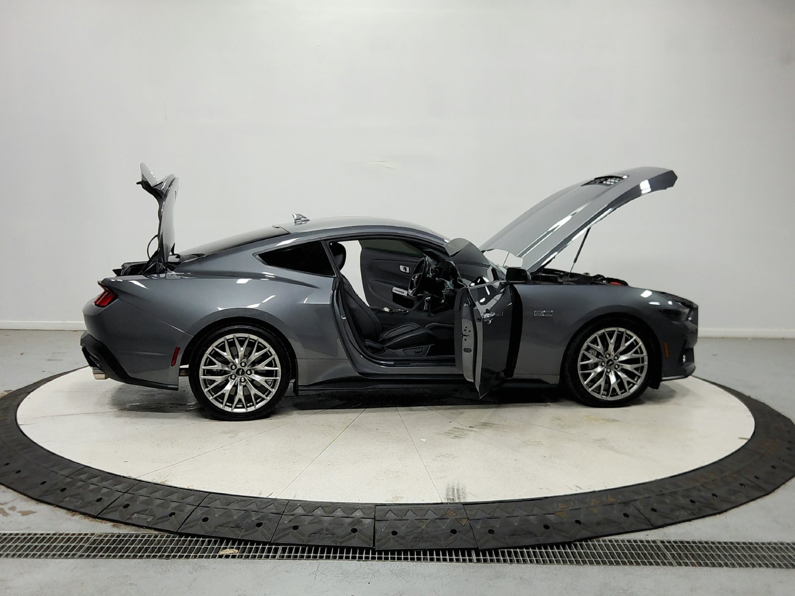 Used 2025 Ford Mustang GT Premium RWD image 17