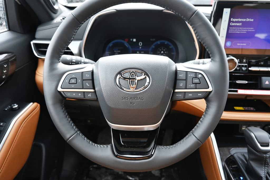New 2026 Toyota Highlander Platinum image 24