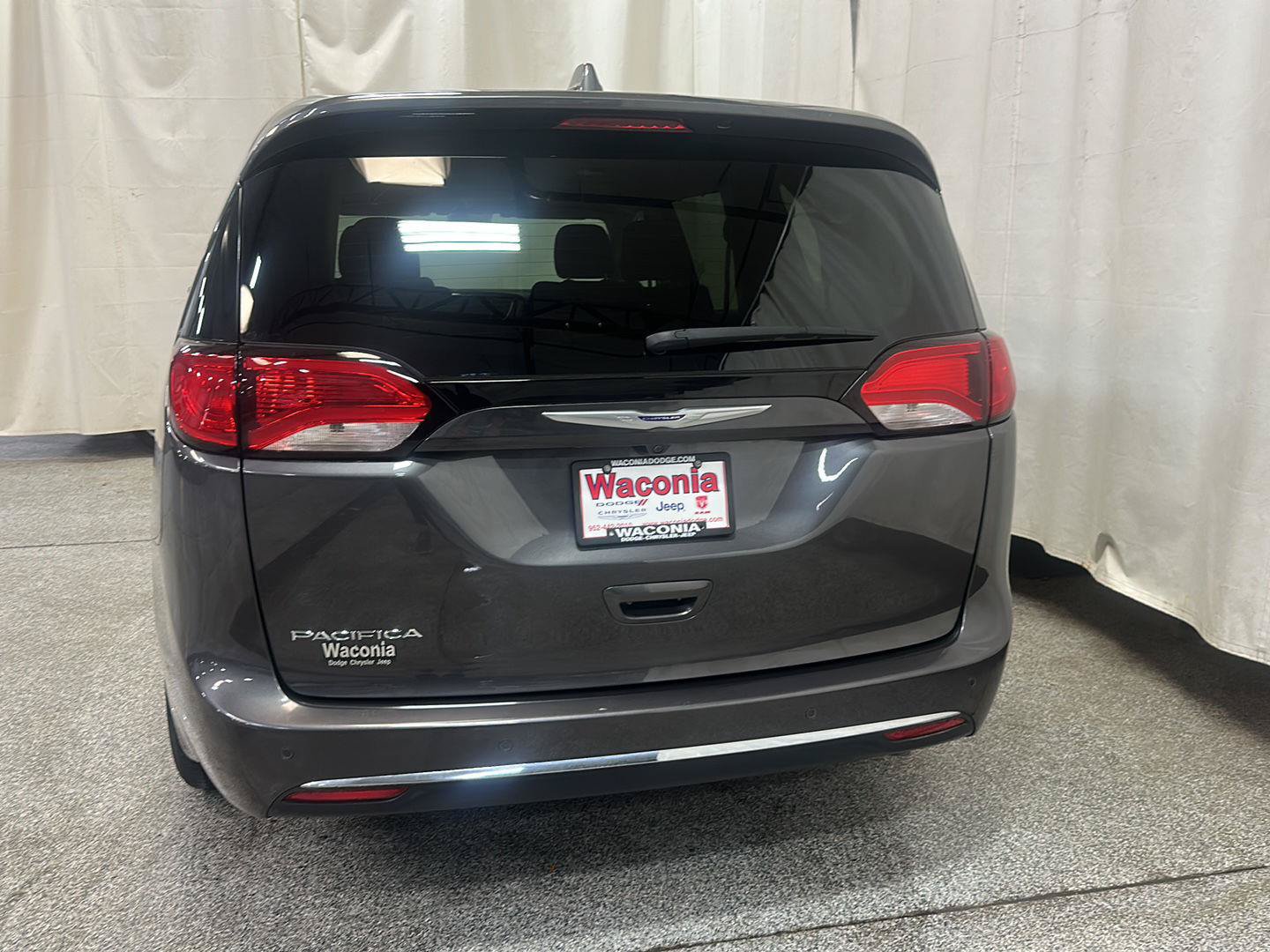 Used 2019 Chrysler Pacifica Touring Plus w/ Advanced Safetytec Group FWD image 4