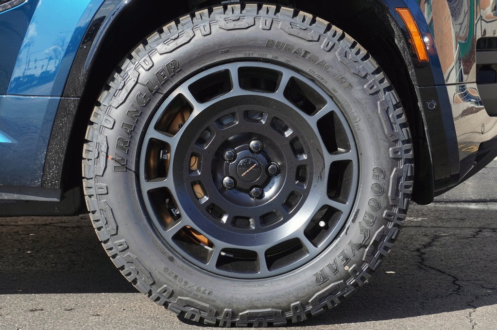 New 2026 Land Rover Defender 110 OCTA AWD/4WD image 11