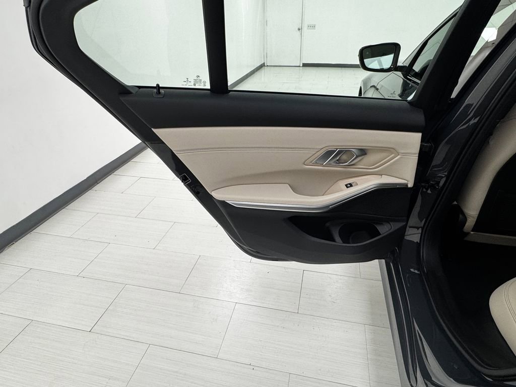 Used 2023 BMW 330i xDrive Sedan w/ Premium Package image 11