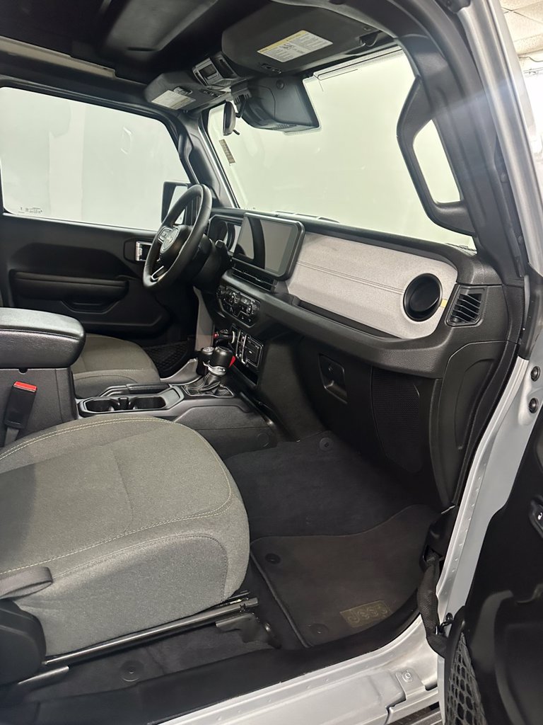 Used 2024 Jeep Wrangler Unlimited w/ Convenience Group AWD/4WD image 32