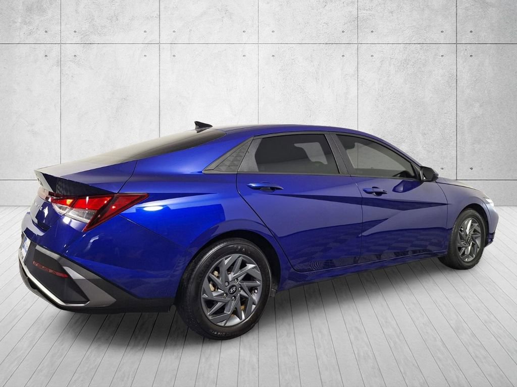 Used 2024 Hyundai Elantra SEL FWD image 5