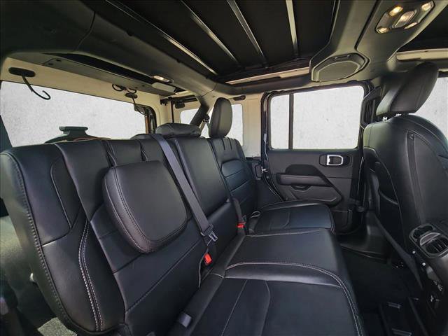 Used 2022 Jeep Wrangler Unlimited Sahara w/ Cold Weather Group AWD/4WD image 19