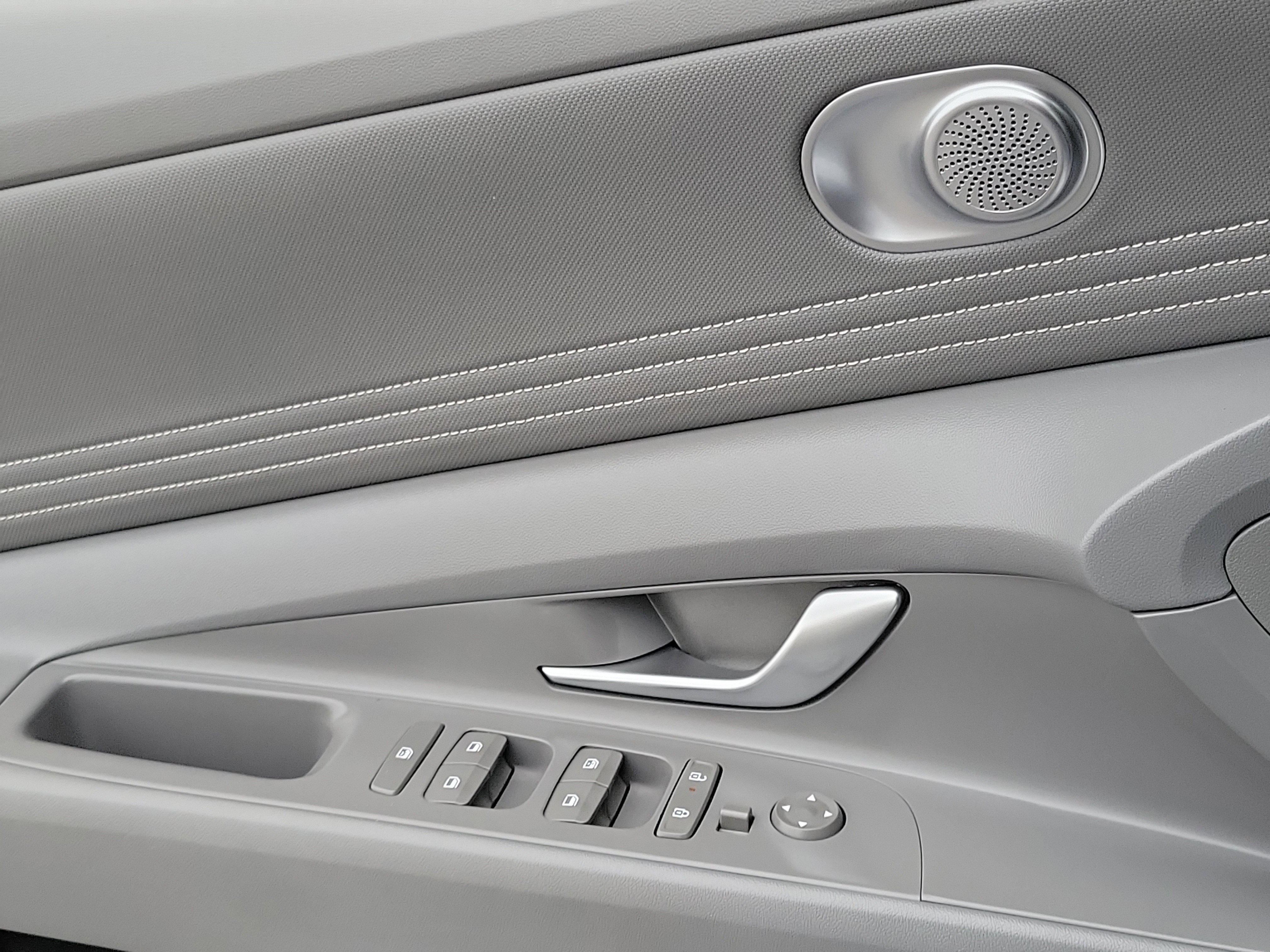 Certified 2025 Hyundai Elantra SEL FWD image 19