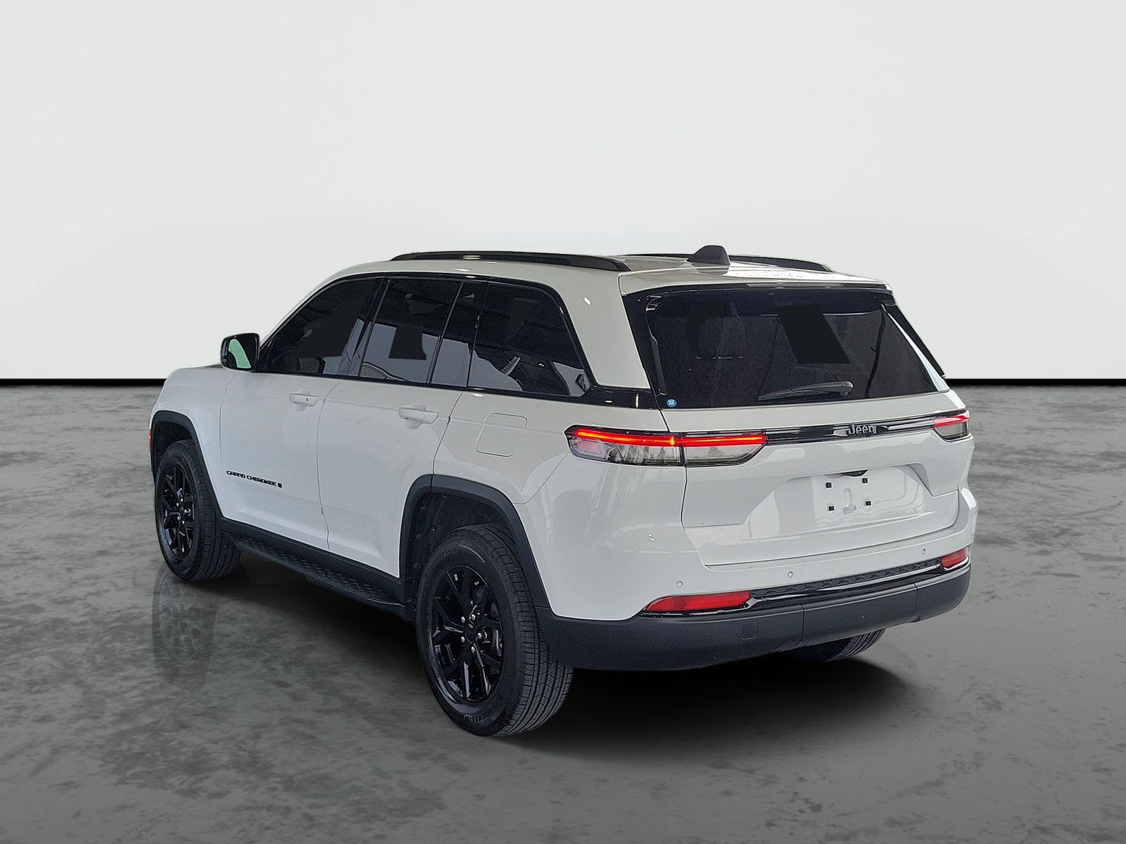 Certified 2025 Jeep Grand Cherokee Altitude RWD image 3