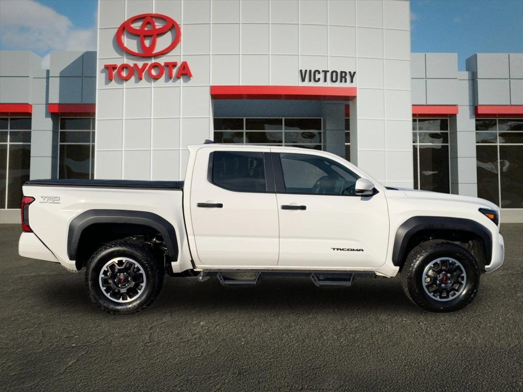 Used 2025 Toyota Tacoma TRD Off-Road AWD/4WD image 2