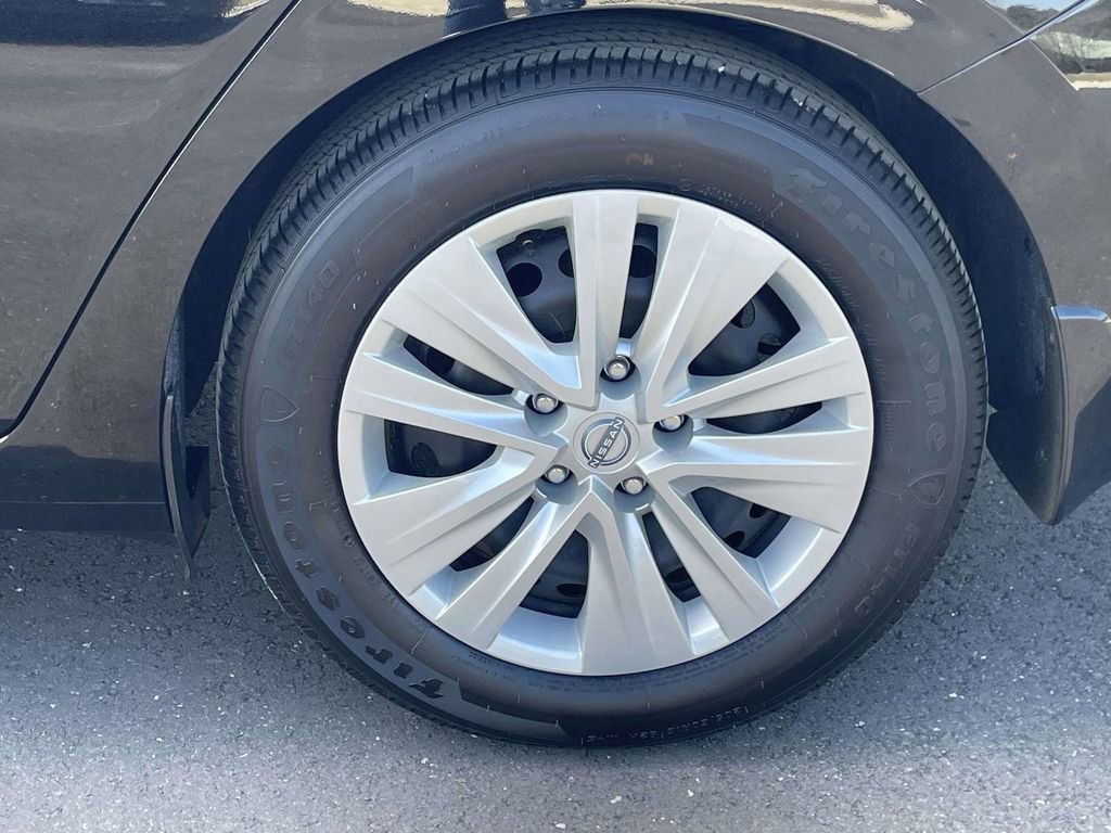 Used 2025 Nissan Sentra S image 9