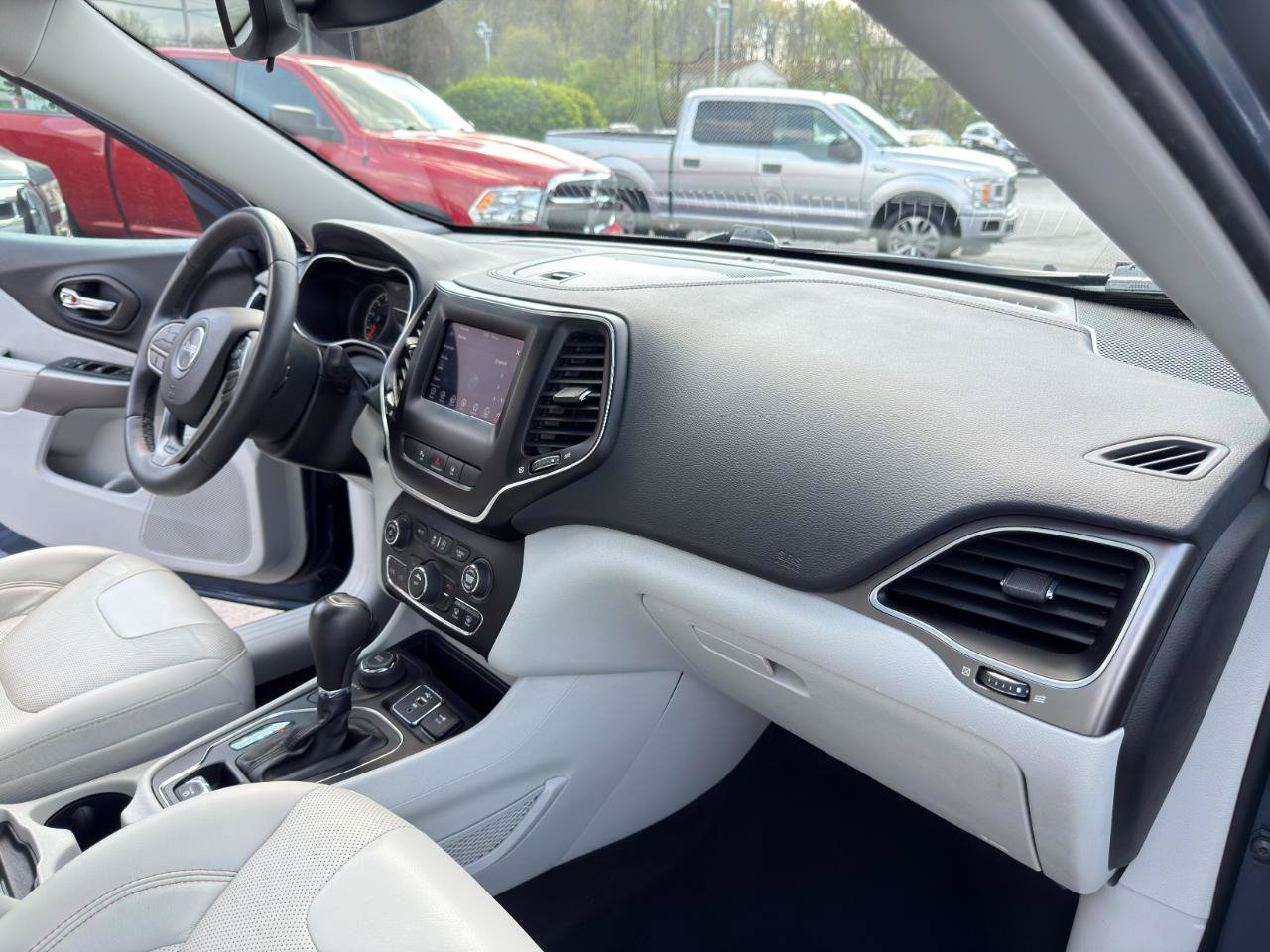 Used 2021 Jeep Cherokee Latitude Lux w/ Sun & Sound Group AWD/4WD image 28