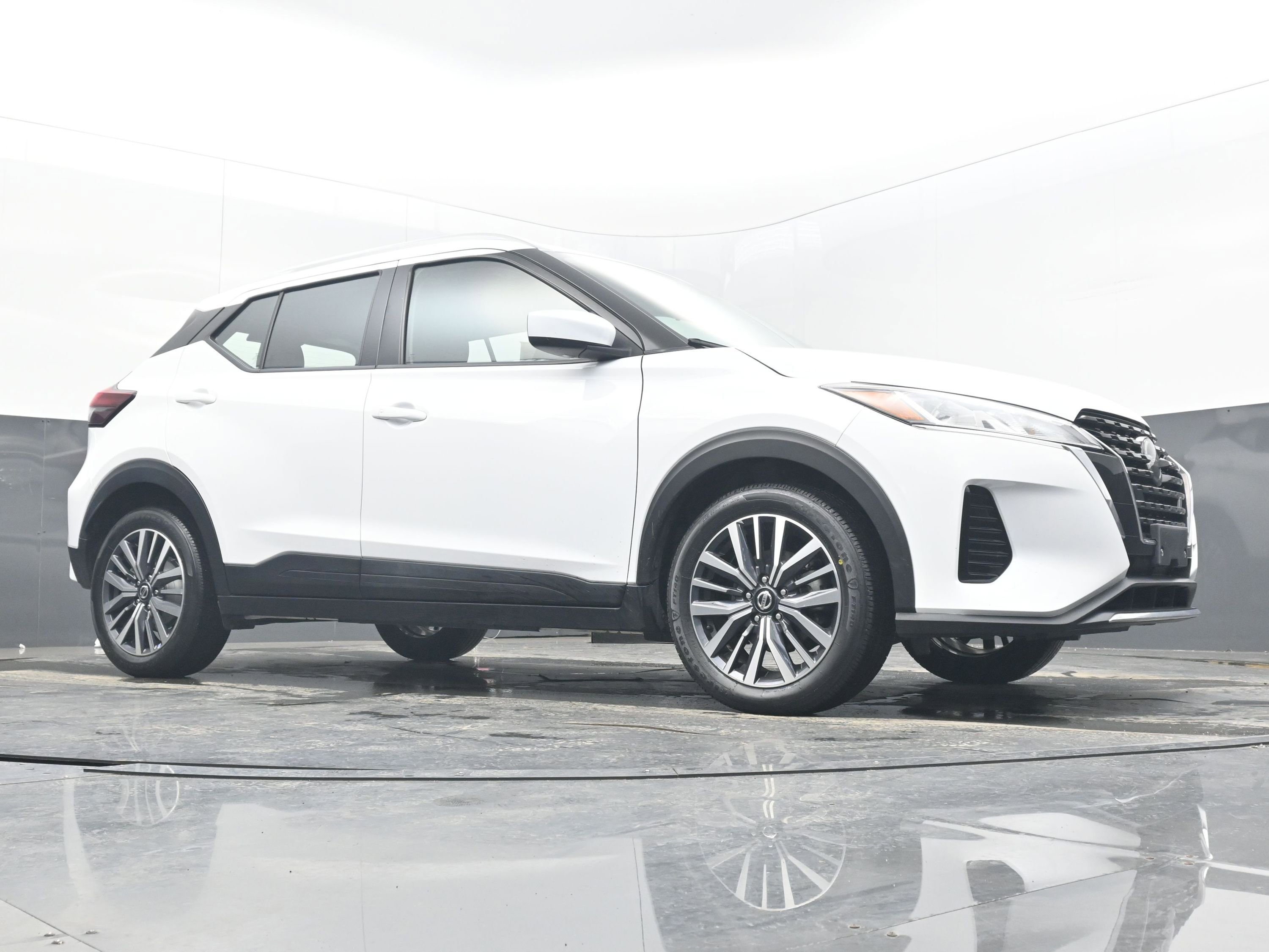 Certified 2021 Nissan Kicks SV image 18