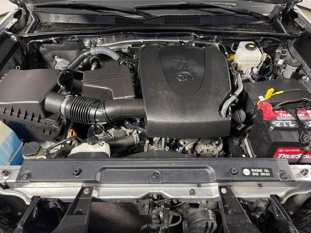 Used 2017 Toyota Tacoma TRD Off-Road AWD/4WD image 9