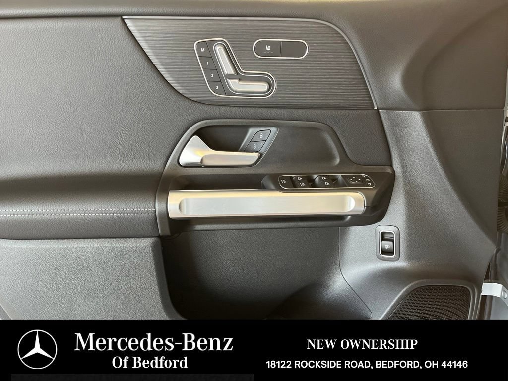 Used 2026 Mercedes-Benz GLB 250 4MATIC image 11