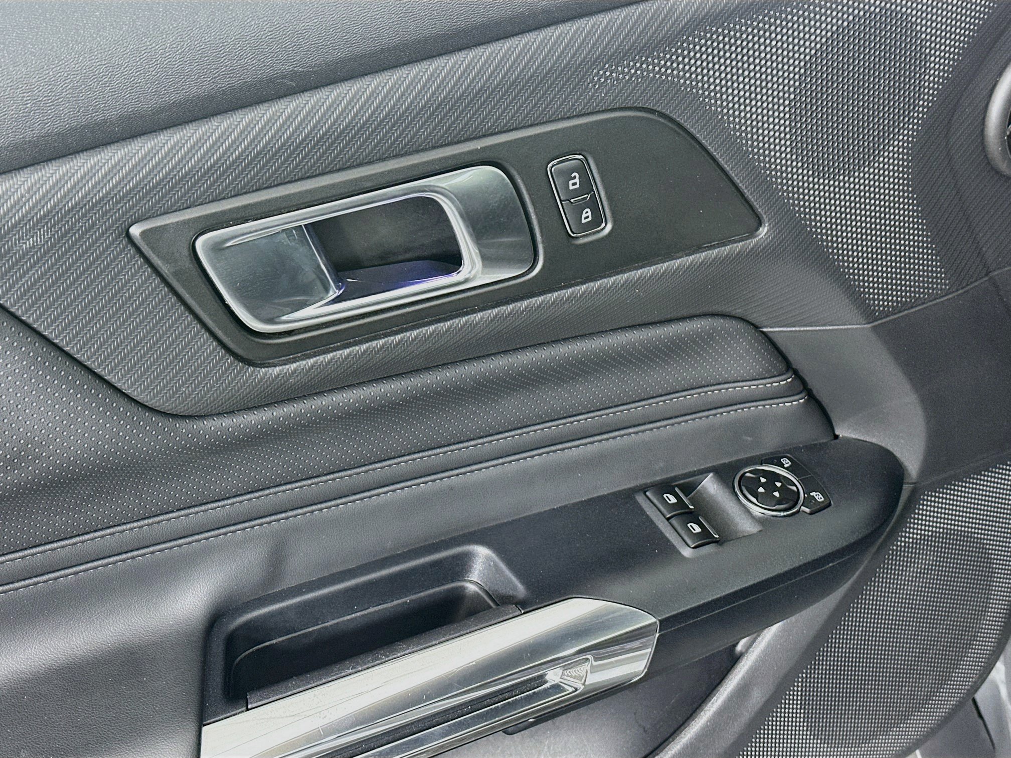 Used 2025 Ford Mustang Premium RWD image 15