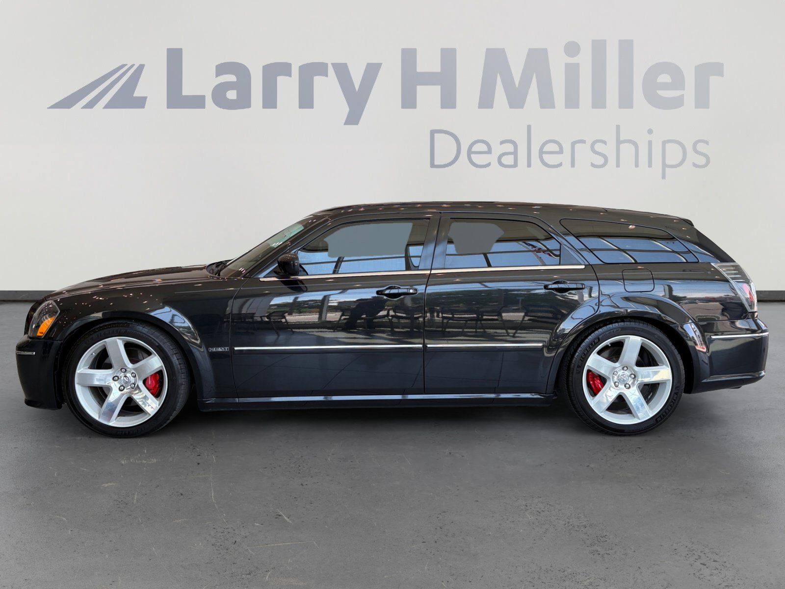 Used 2006 Dodge Magnum SRT8 w/ SRT Option Group III RWD image 2