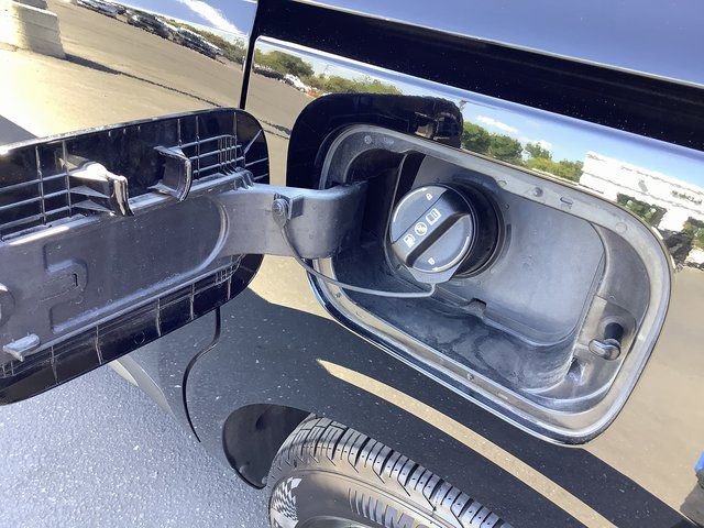 Used 2022 Kia Carnival LX image 22