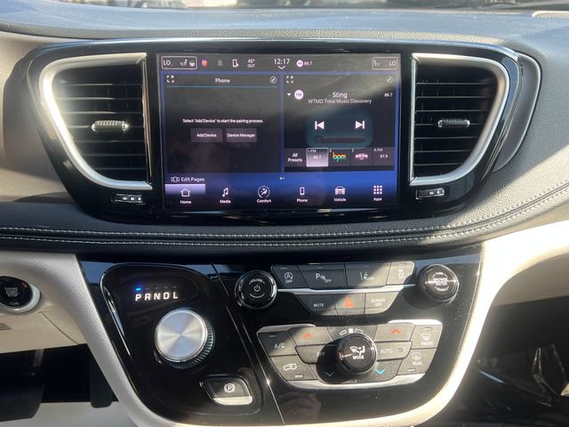 Used 2023 Chrysler Pacifica Touring-L image 20