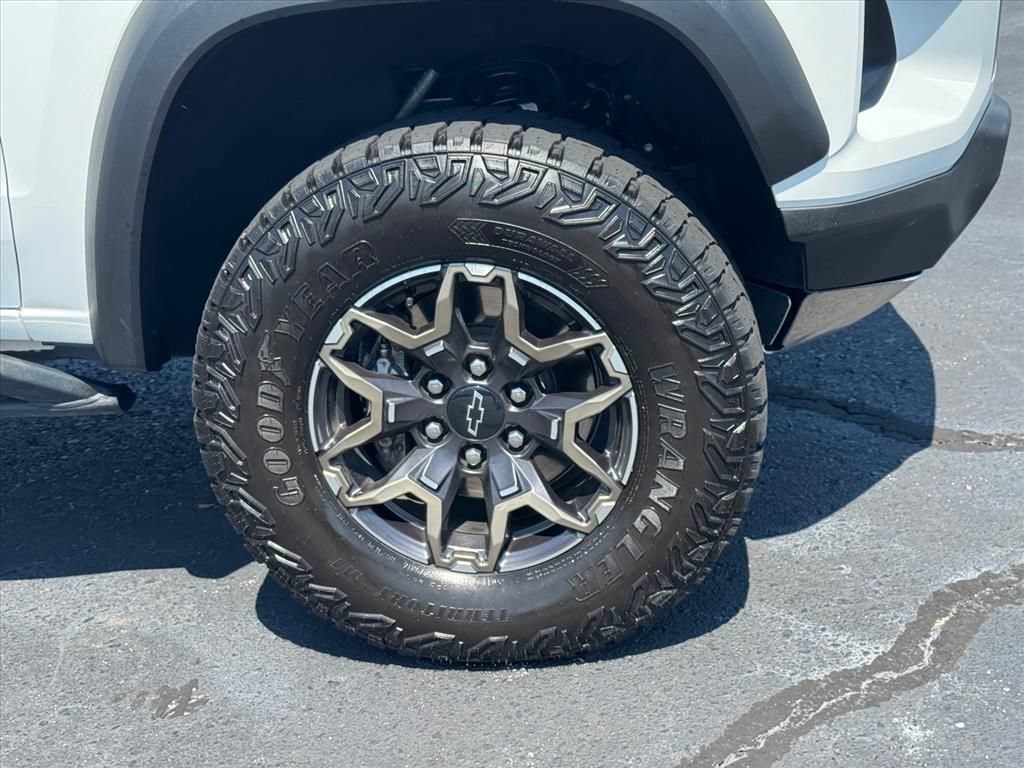 Used 2025 Chevrolet Colorado ZR2 AWD/4WD image 9
